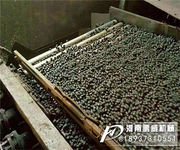 寬度1420mm顆粒物料圓輥篩篩分現(xiàn)場
